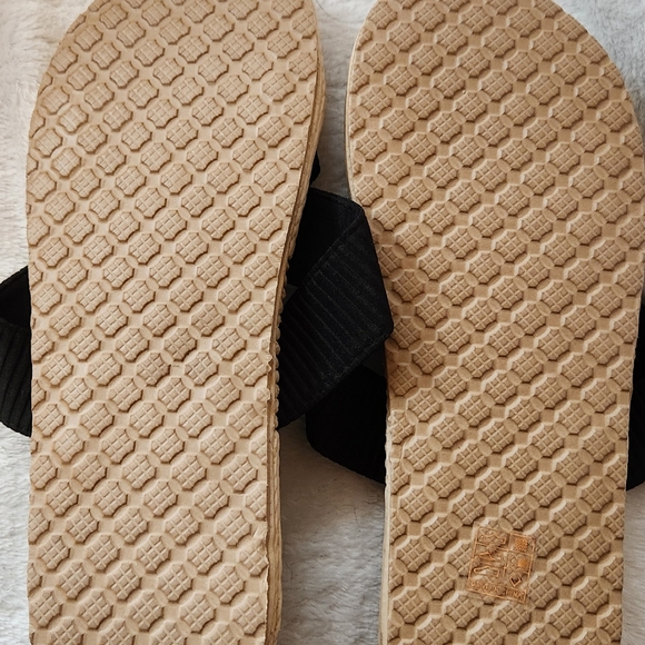 Sandals - Picture 3 of 3